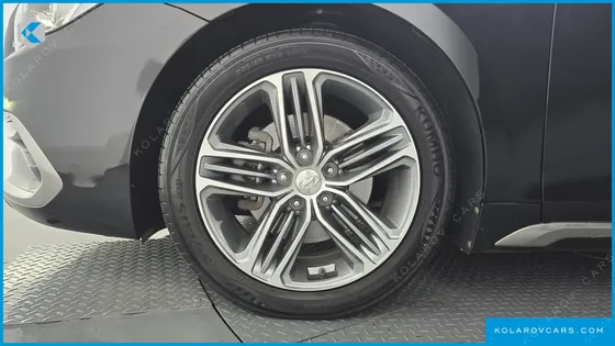 HYUNDAI GRANDEUR 3.0 LPI EXCLUSIVE (RENTAL CAR)