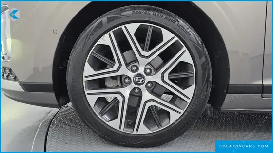 HYUNDAI GRANDEUR EXCLUSIVE