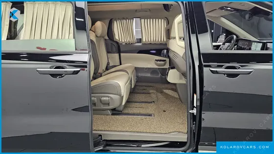 KIA CARNIVAL GASOLINE 7-SEATER HI-LIMOUSINE
