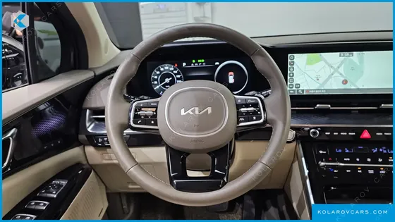KIA CARNIVAL GASOLINE 7-SEATER HI-LIMOUSINE