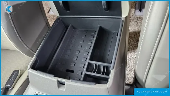 KIA CARNIVAL GASOLINE 7-SEATER HI-LIMOUSINE