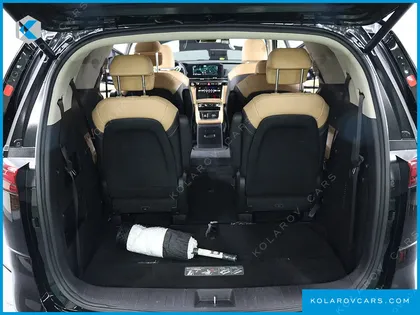 KIA CARNIVAL DIESEL 9-SEATER SIGNATURE