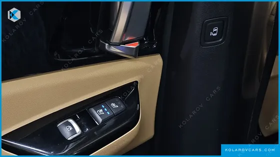 KIA CARNIVAL GASOLINE 9-SEATER SIGNATURE