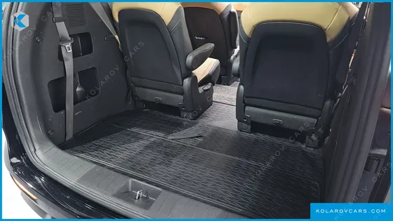 KIA CARNIVAL GASOLINE 9-SEATER SIGNATURE