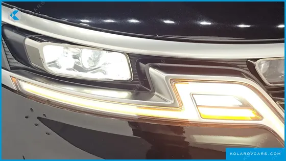 KIA CARNIVAL GASOLINE 9-SEATER SIGNATURE