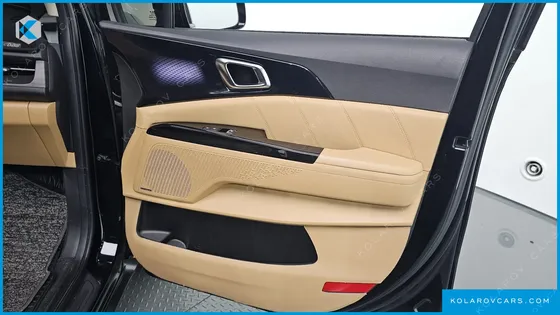 KIA CARNIVAL GASOLINE 9-SEATER SIGNATURE