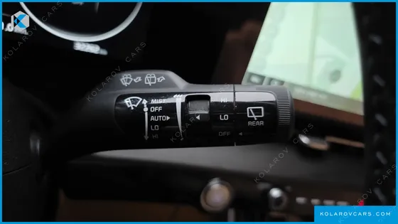 KIA CARNIVAL GASOLINE 9-SEATER SIGNATURE