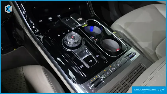 KIA CARNIVAL GASOLINE 9-SEATER HI-LIMOUSINE