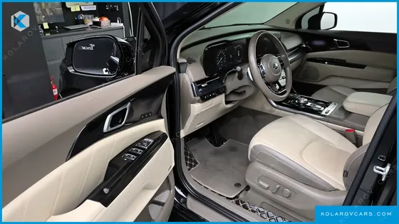 KIA CARNIVAL GASOLINE 9-SEATER HI-LIMOUSINE