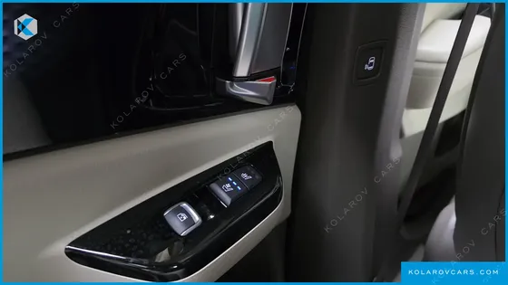 KIA CARNIVAL GASOLINE 9-SEATER HI-LIMOUSINE
