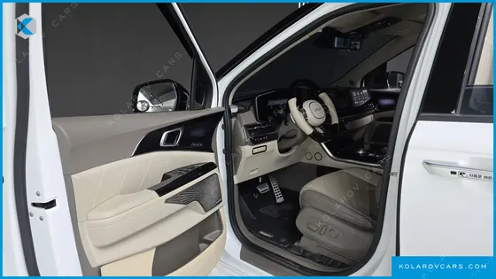 KIA CARNIVAL GASOLINE 7-SEATER HI-LIMOUSINE
