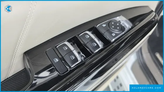 KIA CARNIVAL GASOLINE 7-SEATER HI-LIMOUSINE