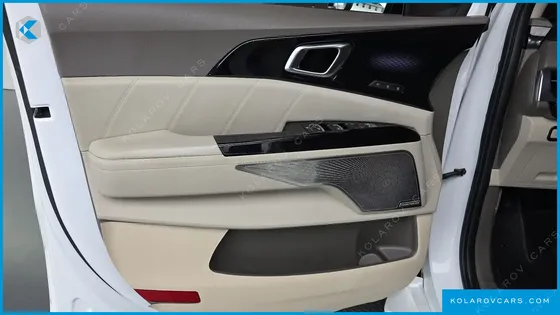 KIA CARNIVAL GASOLINE 7-SEATER HI-LIMOUSINE