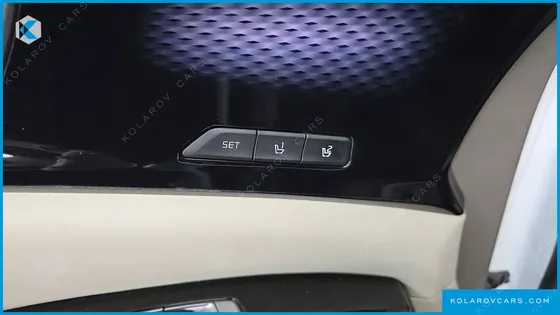 KIA CARNIVAL GASOLINE 7-SEATER HI-LIMOUSINE