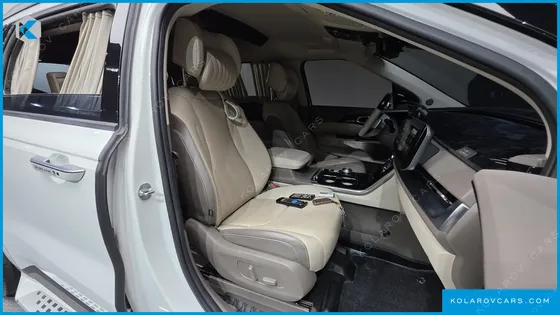 KIA CARNIVAL GASOLINE 7-SEATER HI-LIMOUSINE