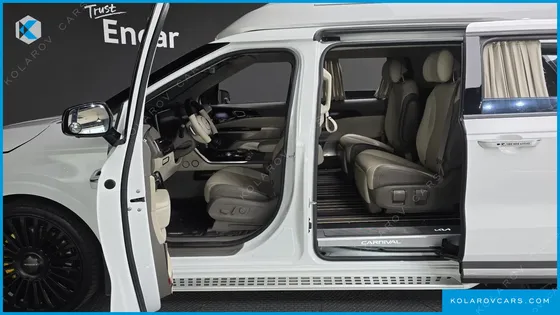 KIA CARNIVAL GASOLINE 7-SEATER HI-LIMOUSINE