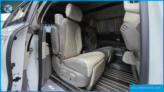 KIA CARNIVAL GASOLINE 7-SEATER HI-LIMOUSINE