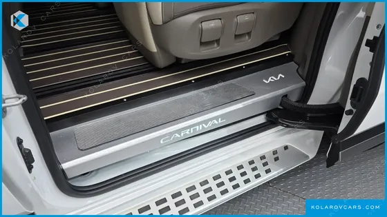 KIA CARNIVAL GASOLINE 7-SEATER HI-LIMOUSINE