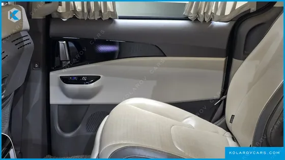 KIA CARNIVAL GASOLINE 7-SEATER HI-LIMOUSINE