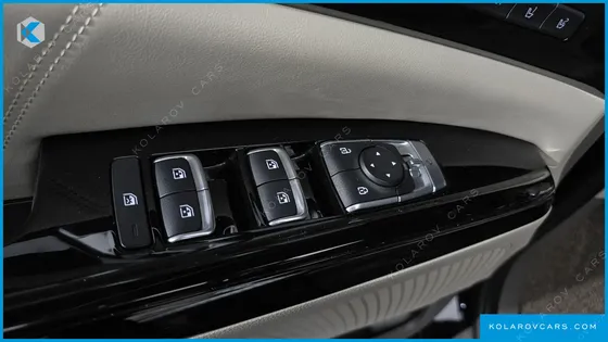 KIA CARNIVAL GASOLINE 7-SEATER HI-LIMOUSINE