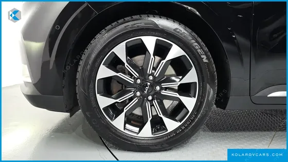 KIA CARNIVAL DIESEL 9-SEATER SIGNATURE