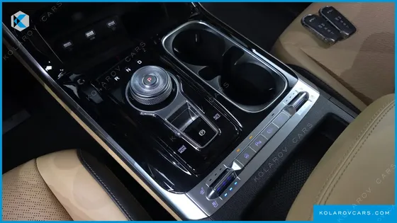 KIA CARNIVAL DIESEL 9-SEATER SIGNATURE