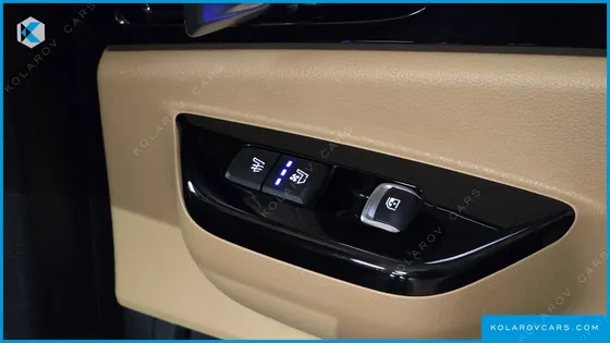 KIA CARNIVAL DIESEL 9-SEATER SIGNATURE