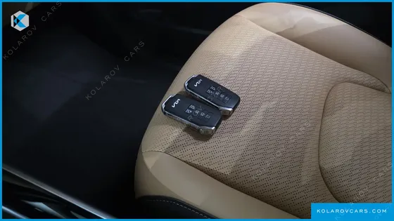KIA CARNIVAL DIESEL 9-SEATER SIGNATURE
