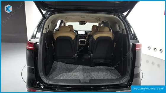 KIA CARNIVAL DIESEL 9-SEATER SIGNATURE