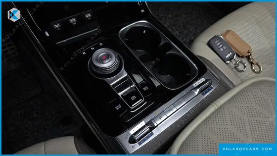 KIA CARNIVAL GASOLINE 7-SEATER SIGNATURE