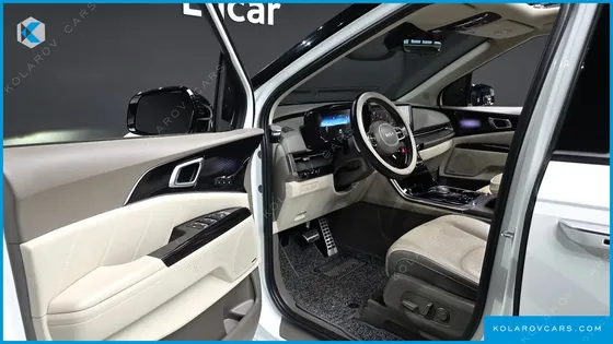 KIA CARNIVAL GASOLINE 7-SEATER SIGNATURE