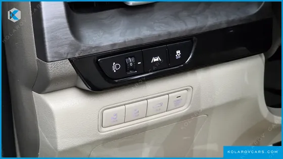 KIA CARNIVAL GASOLINE 7-SEATER SIGNATURE