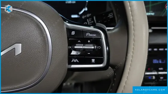 KIA CARNIVAL GASOLINE 7-SEATER SIGNATURE