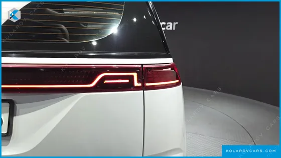 KIA CARNIVAL GASOLINE 7-SEATER SIGNATURE