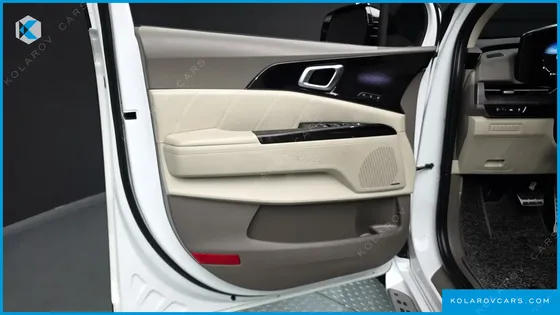 KIA CARNIVAL GASOLINE 7-SEATER SIGNATURE