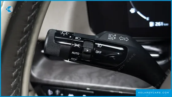 KIA CARNIVAL GASOLINE 7-SEATER SIGNATURE