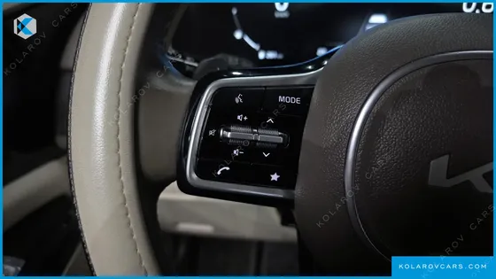 KIA CARNIVAL GASOLINE 7-SEATER SIGNATURE