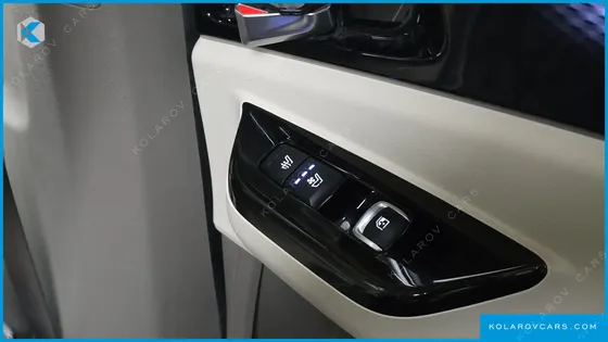 KIA CARNIVAL GASOLINE 7-SEATER SIGNATURE