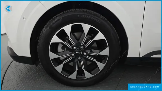 KIA CARNIVAL GASOLINE 9-SEATER SIGNATURE
