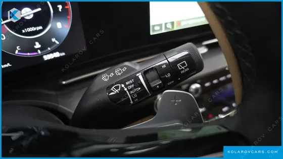 KIA CARNIVAL GASOLINE 9-SEATER SIGNATURE