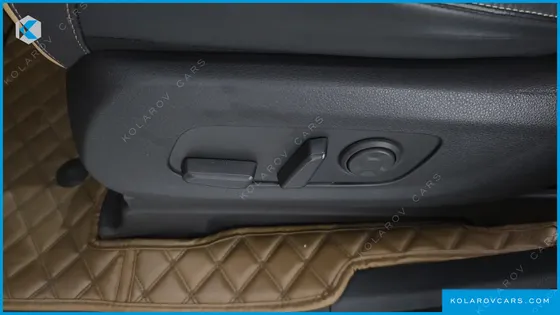 KIA CARNIVAL GASOLINE 9-SEATER SIGNATURE