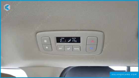 KIA CARNIVAL GASOLINE 9-SEATER SIGNATURE