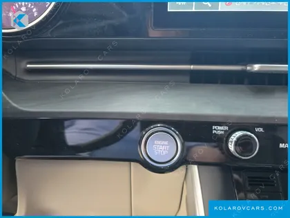 KIA CARNIVAL GASOLINE 9-SEATER PRESTIGE