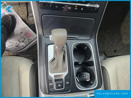 KIA CARNIVAL GASOLINE 9-SEATER PRESTIGE