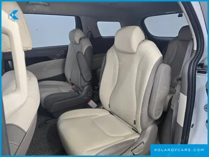 KIA CARNIVAL GASOLINE 9-SEATER PRESTIGE