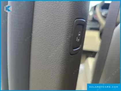 KIA CARNIVAL GASOLINE 9-SEATER PRESTIGE