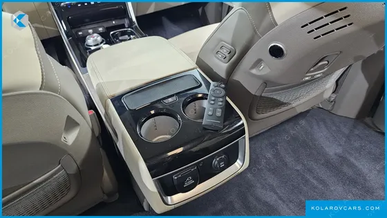 KIA CARNIVAL DIESEL 9-SEATER HI-LIMOUSINE