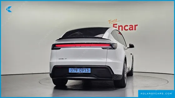 TESLA MODEL Y L LONG RANGE AWD
