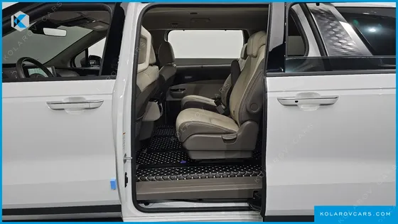 KIA CARNIVAL GASOLINE 9-SEATER SIGNATURE