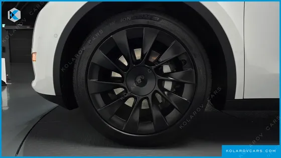 TESLA MODEL Y STANDARD RANGE RWD